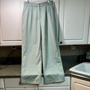 Abercrombie and Fitch curved love pleated trousers for women